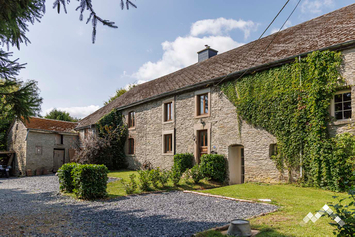 Maison ardennaise avec sauna et jacuzzi pour 8 personnes à Vaux-sur-Sûre