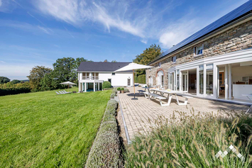  Villa de standing avec piscine intérieure et sauna pour 18 personnes à Waimes
