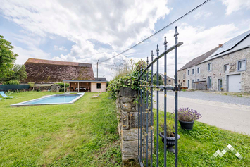 Charmant vakantiehuis met buitenzwembad voor 8 personen in Doische