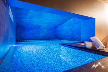 Gîte de charme avec piscine intérieure et sauna pour 4 pers. à Braives