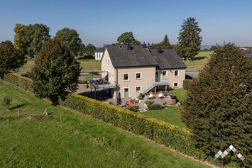  Villa de standing avec jacuzzi pour 14 personnes à Gouvy