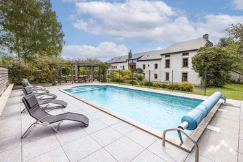 Maison de vacances avec piscine extérieure pour 34 personnes à Gouvy