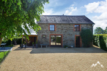  Maison ardennaise avec piscine extérieure, sauna et jacuzzi pour 8 personnes à Gouvy