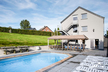 Maison de vacances avec piscine extérieure et sauna pour 22 personnes à Gouvy