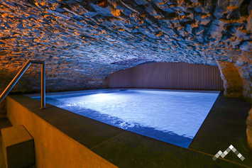 Gîte de charme avec piscine intérieure et sauna pour 10 personnes à Limbourg