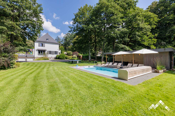 Villa de standing avec piscine extérieure, sauna et jacuzzi pour 22 personnes à Malmedy