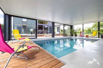 Luxe villa met binnenzwembad, sauna en jacuzzi voor 12 personen in Paliseul