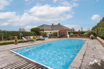 Villa de standing avec piscine extérieure et sauna pour 10 personnes à Somme-Leuze
