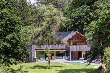 Chalet avec piscine extérieure pour 14 personnes à Stoumont