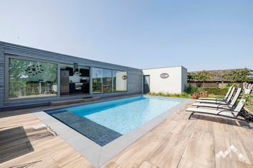  Buitengewoon vakantiehuis met buitenzwembad en jacuzzi voor 3 personen in Han-sur-Lesse